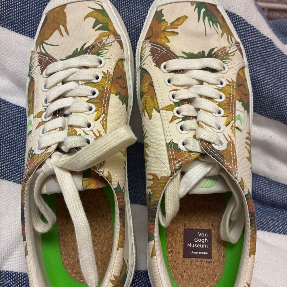 Cariuma Van Gogh Museum Leaf Print Sneakers - Cream and Brown